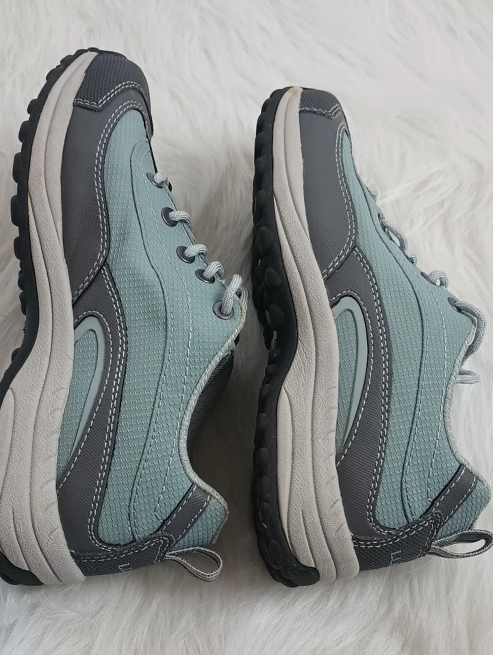 L.L. Bean Women's Hiking trail walking shoes/sneakers. size 8.5 gray/light teal